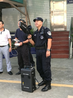 深圳市南山公安分局領(lǐng)導(dǎo)親自實(shí)測無人機(jī)干擾器產(chǎn)品